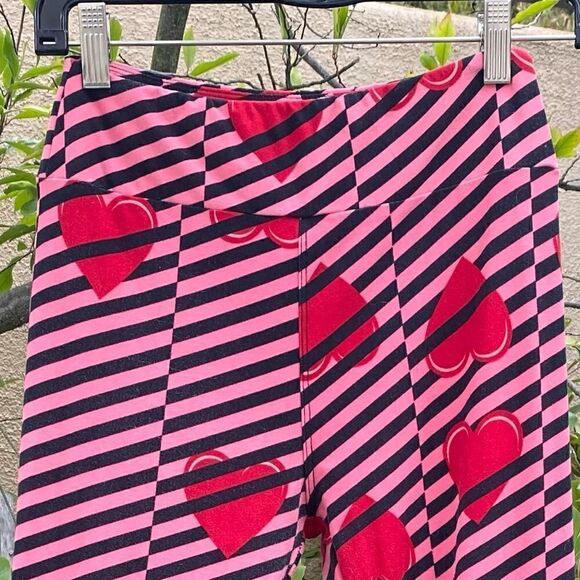 👖LuLaRoe stretch pink w/ black stripes and red hearts leggings OS. ECU! - Picture 2 of 5